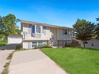 415 W Summit Street, Winterset, IA 50273