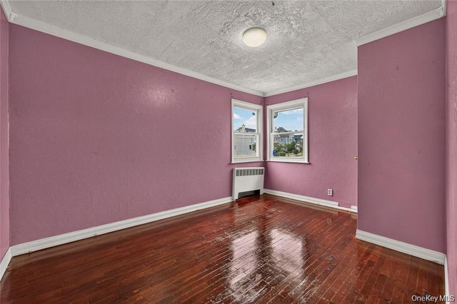 33 N Montgomery Street, Valley Stream, NY 11580