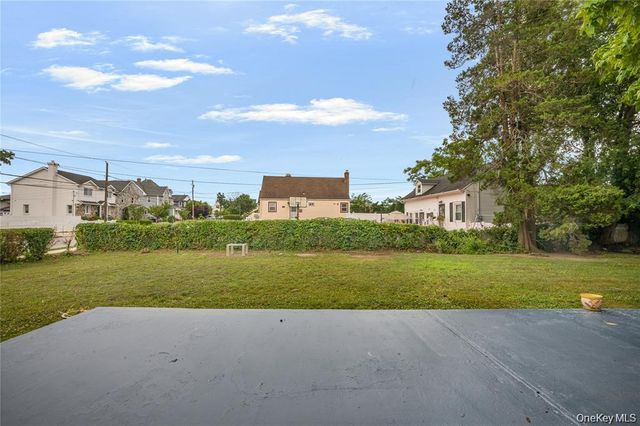 33 N Montgomery Street, Valley Stream, NY 11580