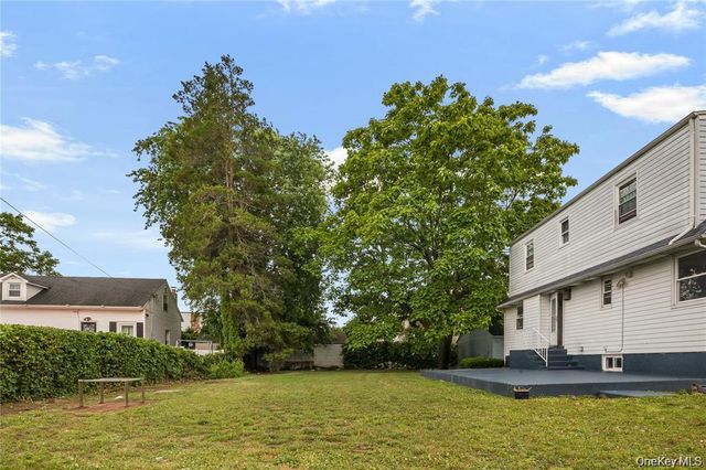 33 N Montgomery Street, Valley Stream, NY 11580