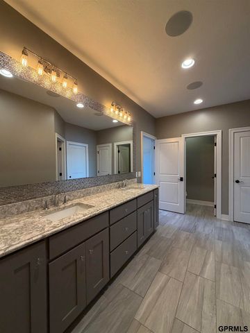 2820 Whitetail Drive Drive, Columbus, NE 68601