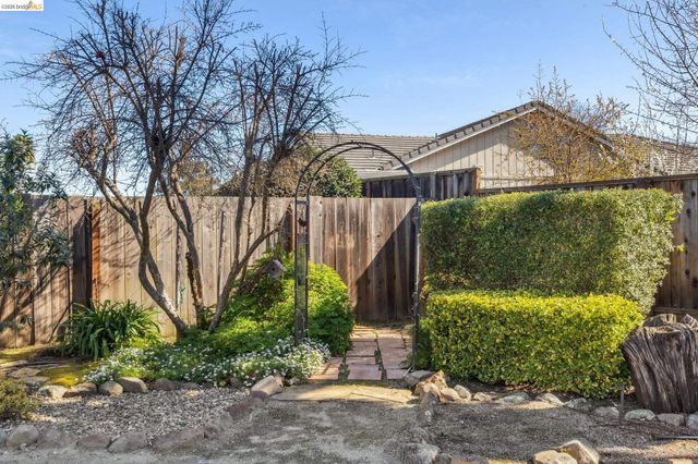 4074 Poplar Ave, Concord, CA 94521