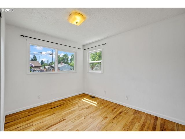 8909 N DRUMMOND Ave, Portland, OR 97217