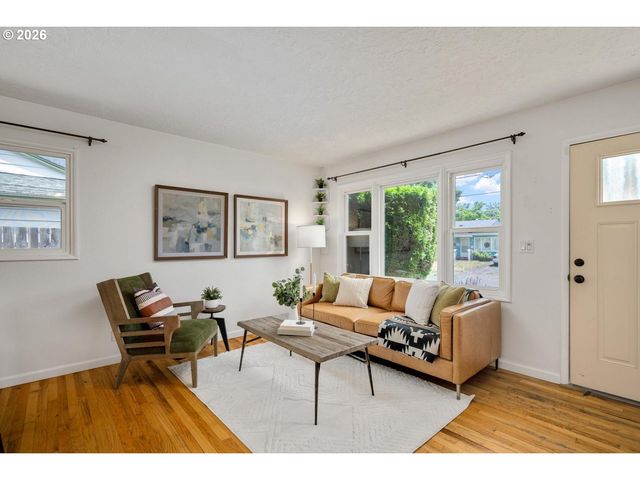 8909 N DRUMMOND Ave, Portland, OR 97217