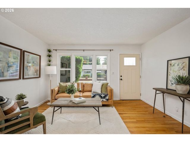 8909 N DRUMMOND Ave, Portland, OR 97217