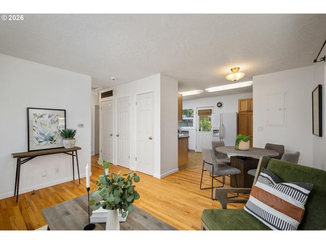 8909 N DRUMMOND Ave, Portland, OR 97217