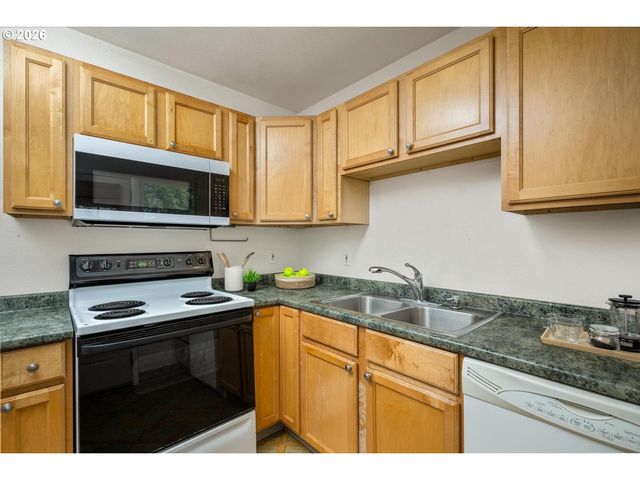 8909 N DRUMMOND Ave, Portland, OR 97217