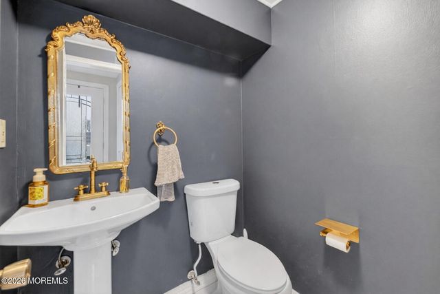 51 Lantern Lane, Sayreville, NJ 08872