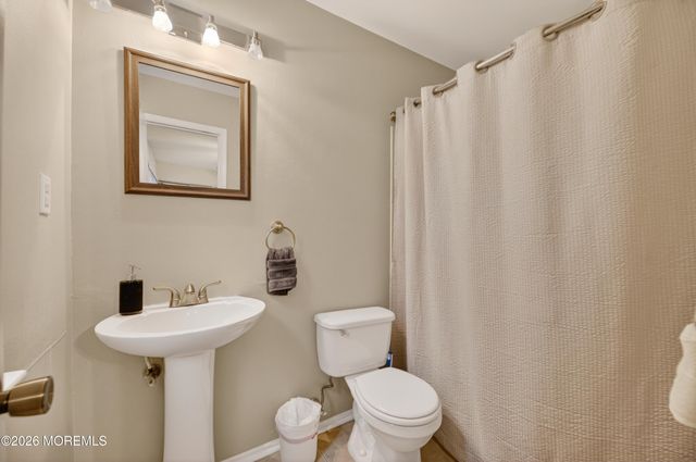 51 Lantern Lane, Sayreville, NJ 08872