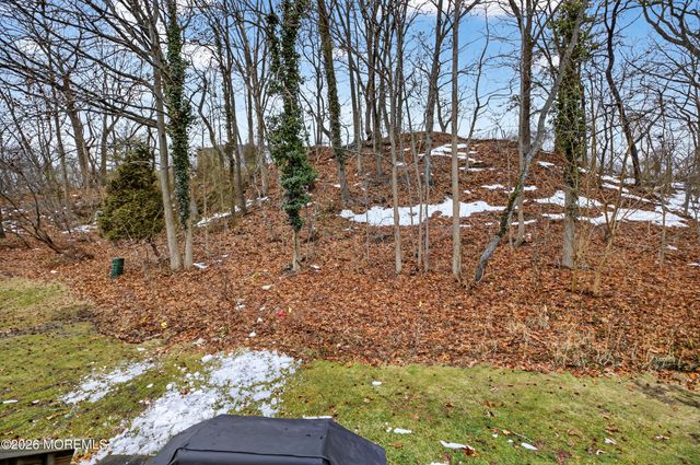 51 Lantern Lane, Sayreville, NJ 08872