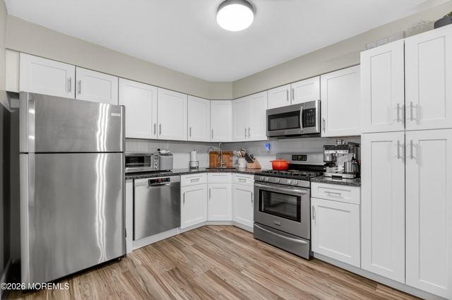 51 Lantern Lane, Sayreville, NJ 08872