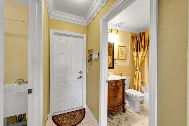 1020 Lavender Cir, Weston, FL 33327