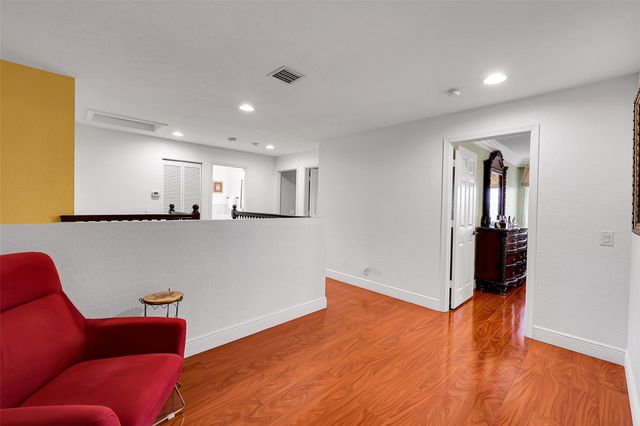 1020 Lavender Cir, Weston, FL 33327