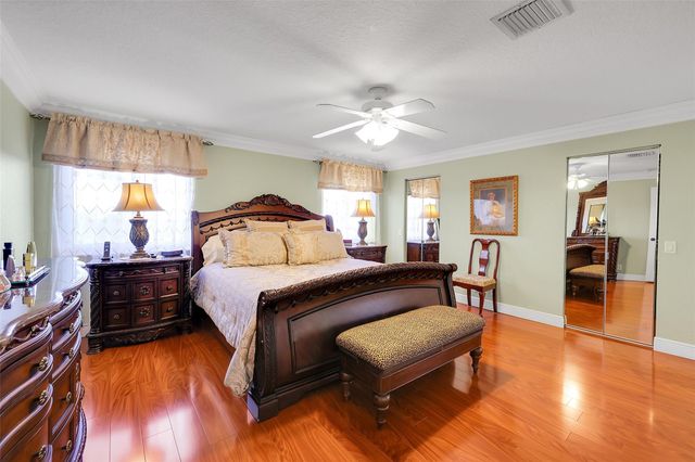 1020 Lavender Cir, Weston, FL 33327