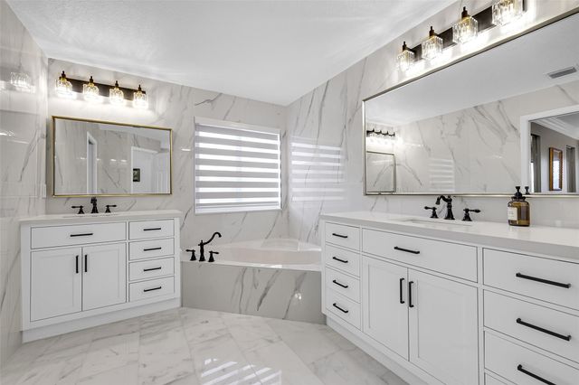 1020 Lavender Cir, Weston, FL 33327