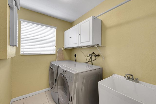 1020 Lavender Cir, Weston, FL 33327