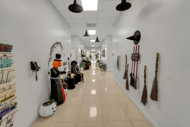 1020 Lavender Cir, Weston, FL 33327