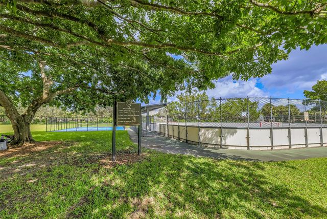 1020 Lavender Cir, Weston, FL 33327