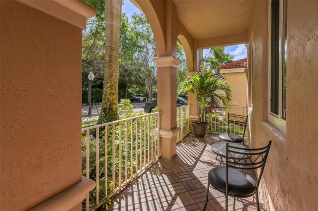 1020 Lavender Cir, Weston, FL 33327