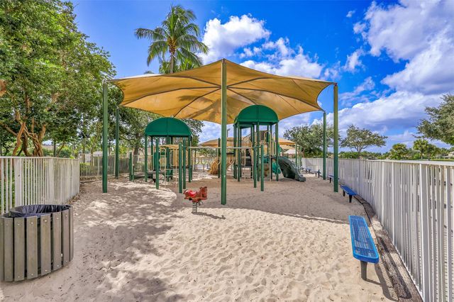 1020 Lavender Cir, Weston, FL 33327