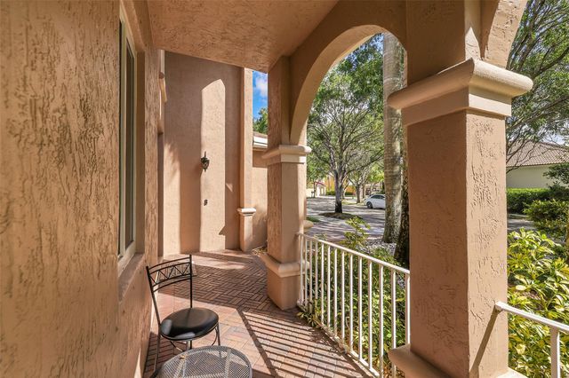 1020 Lavender Cir, Weston, FL 33327