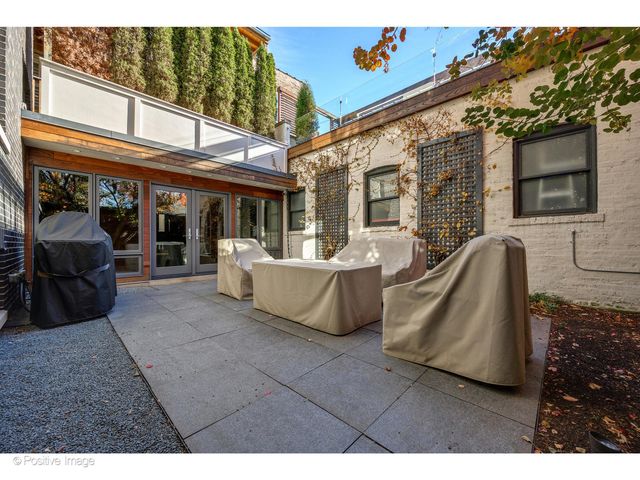 2107 W Bradley Place, Chicago, IL 60618