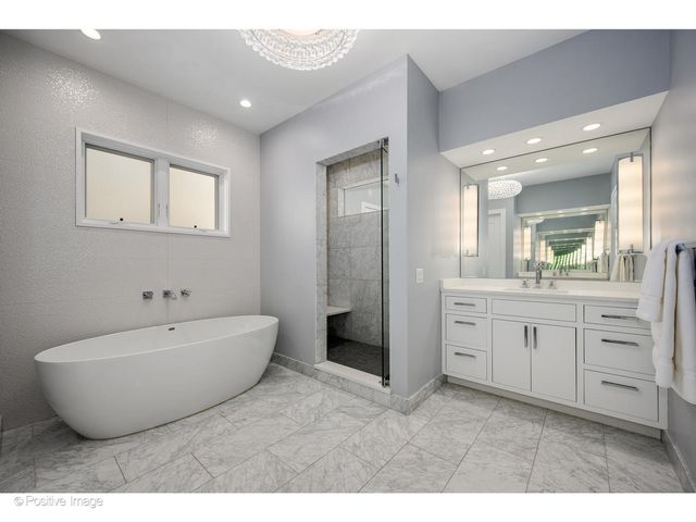 2107 W Bradley Place, Chicago, IL 60618