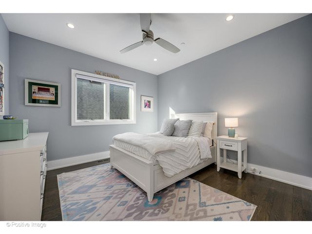 2107 W Bradley Place, Chicago, IL 60618