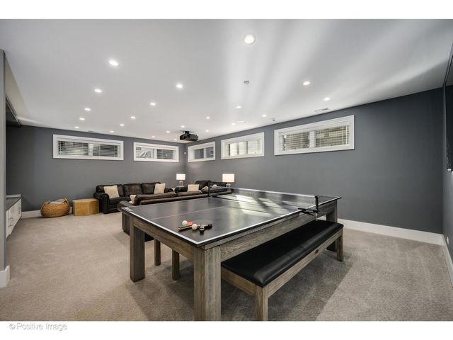 2107 W Bradley Place, Chicago, IL 60618