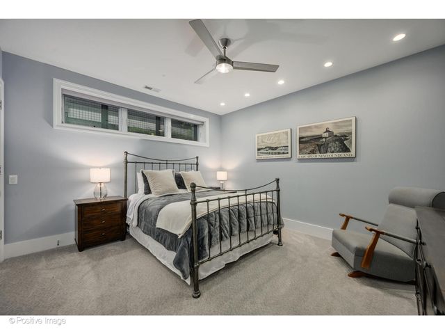 2107 W Bradley Place, Chicago, IL 60618