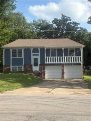 5212 NW Valley View Road, Blue Springs, MO 64015