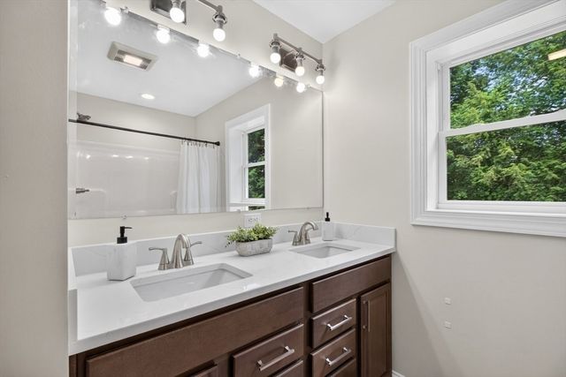 74 West St, Hatfield, MA 01088
