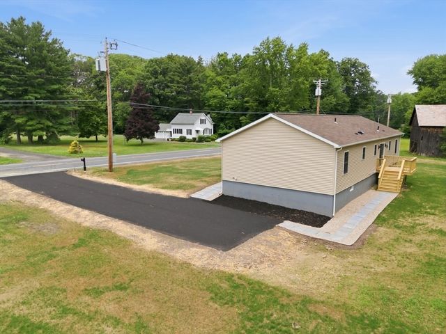 74 West St, Hatfield, MA 01088