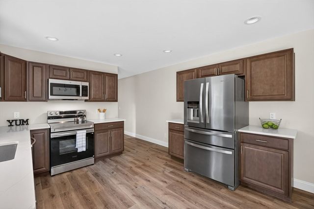 74 West St, Hatfield, MA 01088