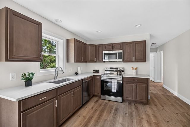 74 West St, Hatfield, MA 01088