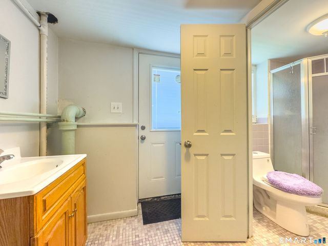82 Sande Avenue, Waterbury, CT 06706