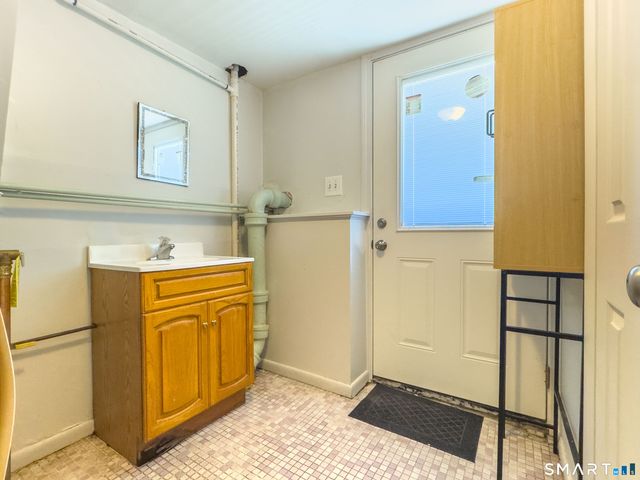 82 Sande Avenue, Waterbury, CT 06706