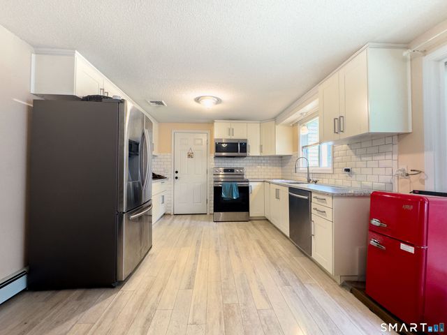 82 Sande Avenue, Waterbury, CT 06706