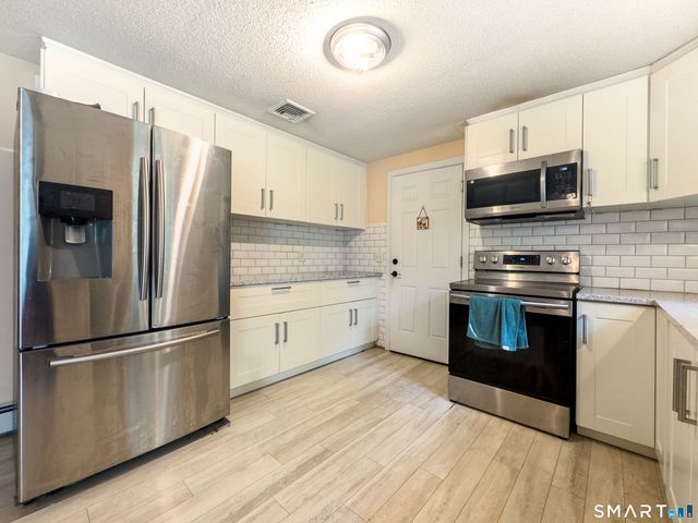 82 Sande Avenue, Waterbury, CT 06706