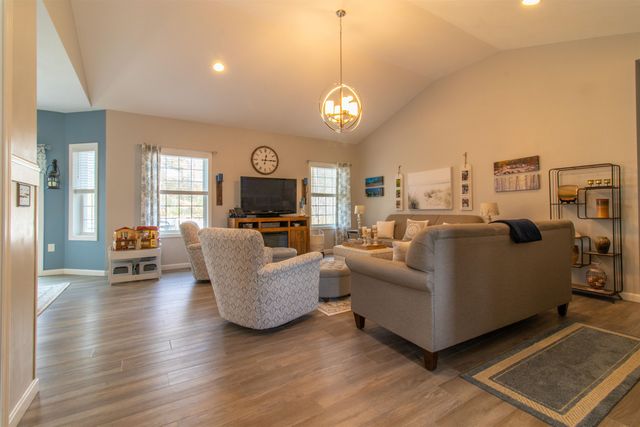 123 Falcon Ridge Road, Milford, NH 03055