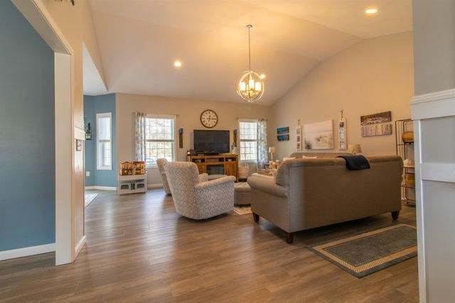 123 Falcon Ridge Road, Milford, NH 03055