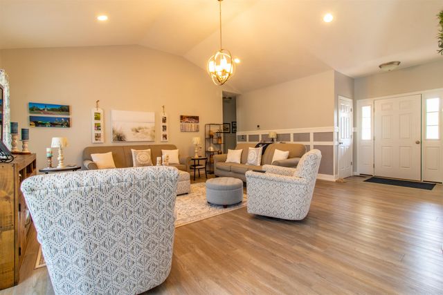 123 Falcon Ridge Road, Milford, NH 03055