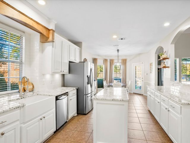 1616 Bassett Hound Drive, Fort Worth, TX 76052