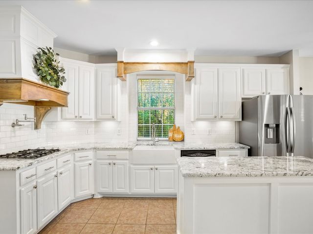 1616 Bassett Hound Drive, Fort Worth, TX 76052