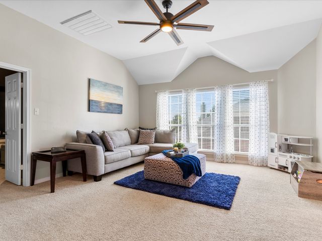 1616 Bassett Hound Drive, Fort Worth, TX 76052