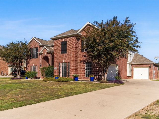 1616 Bassett Hound Drive, Fort Worth, TX 76052