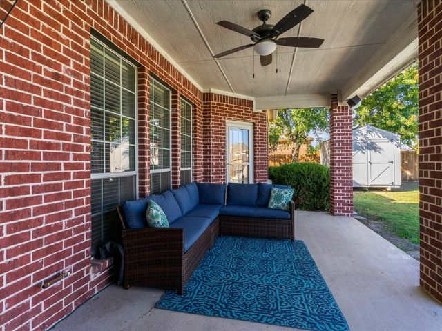 1616 Bassett Hound Drive, Fort Worth, TX 76052