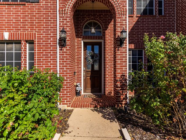 1616 Bassett Hound Drive, Fort Worth, TX 76052