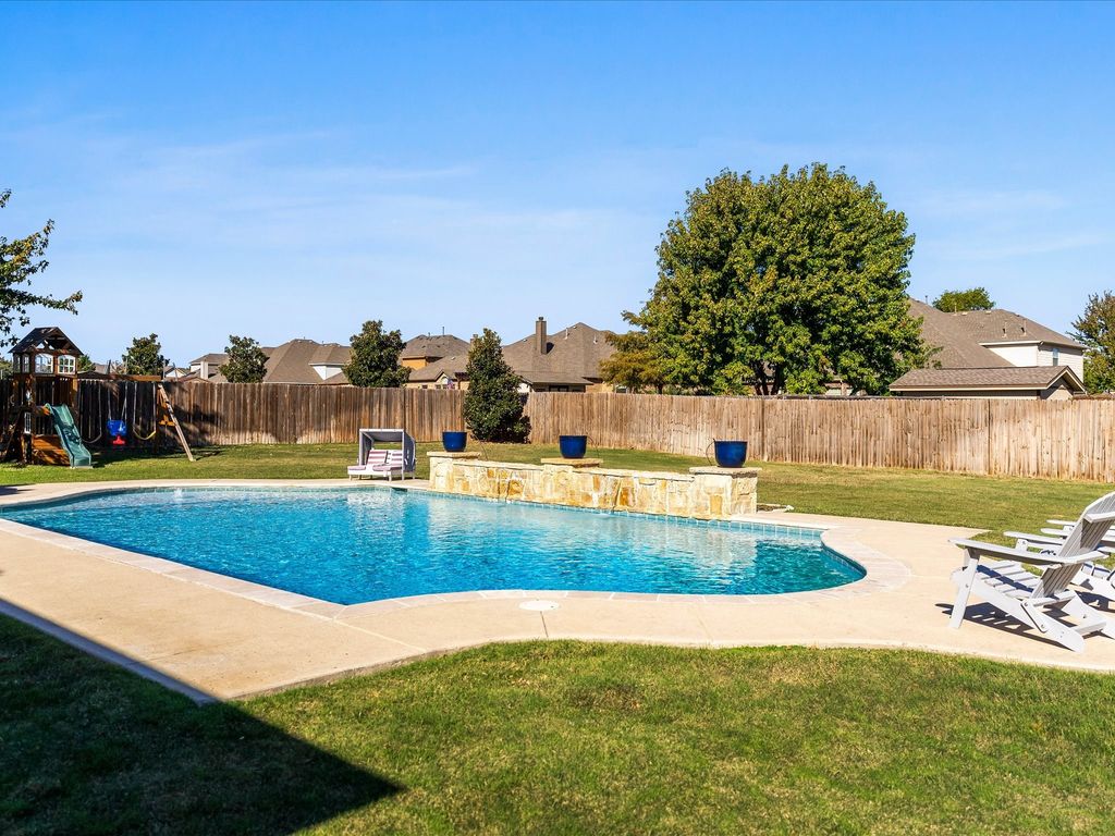 1616 Bassett Hound Drive, Fort Worth, TX 76052