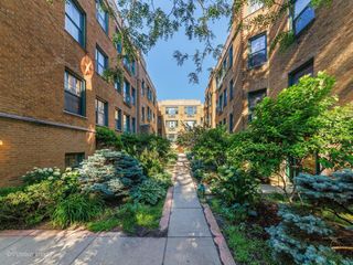7025 N Sheridan Road 2E, Chicago, IL 60626